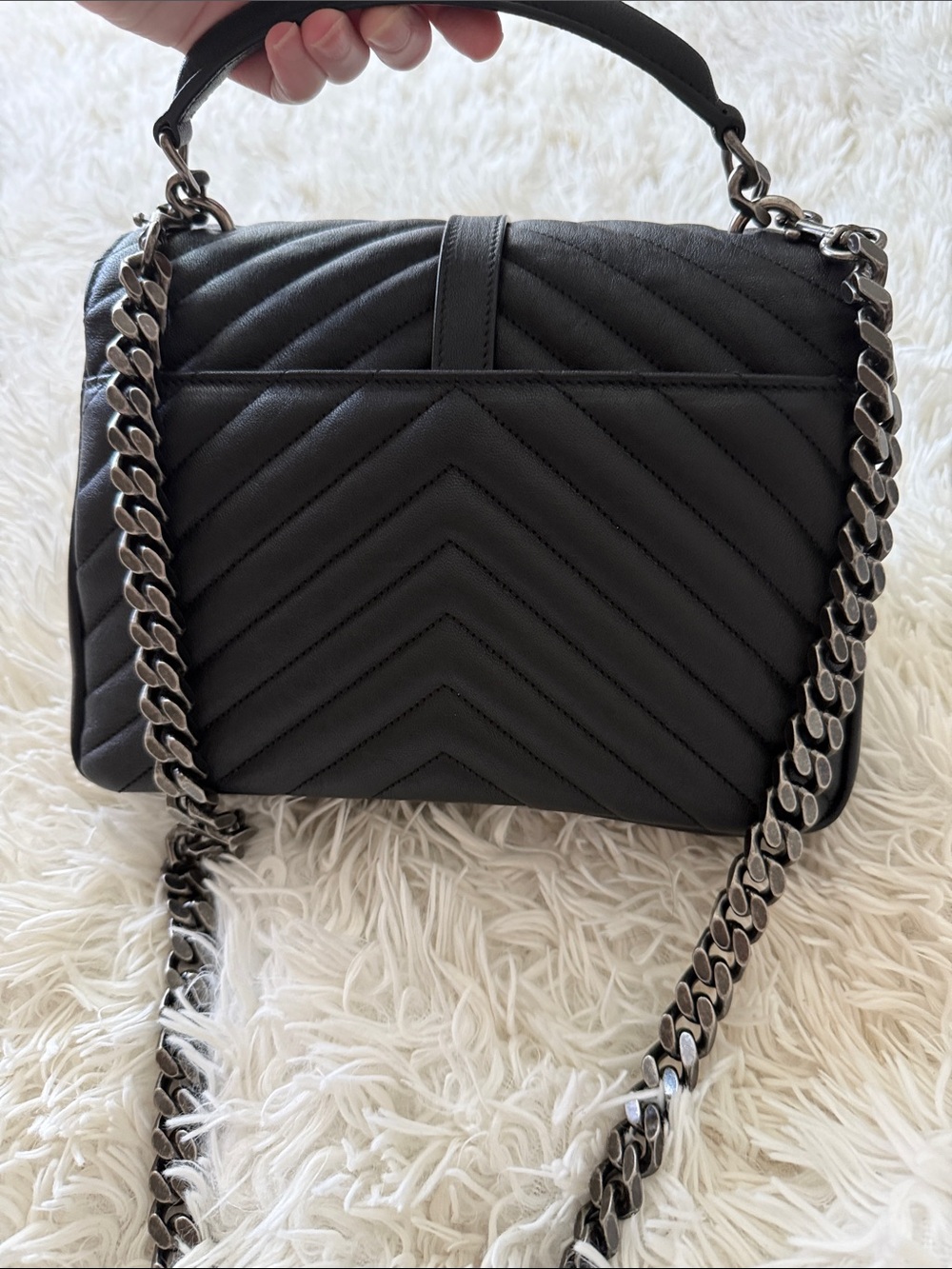 Never worn Saint Laurent Black Quilted Leather Shoulder Bag with Silver YSL Logo - Picture 4 of 4